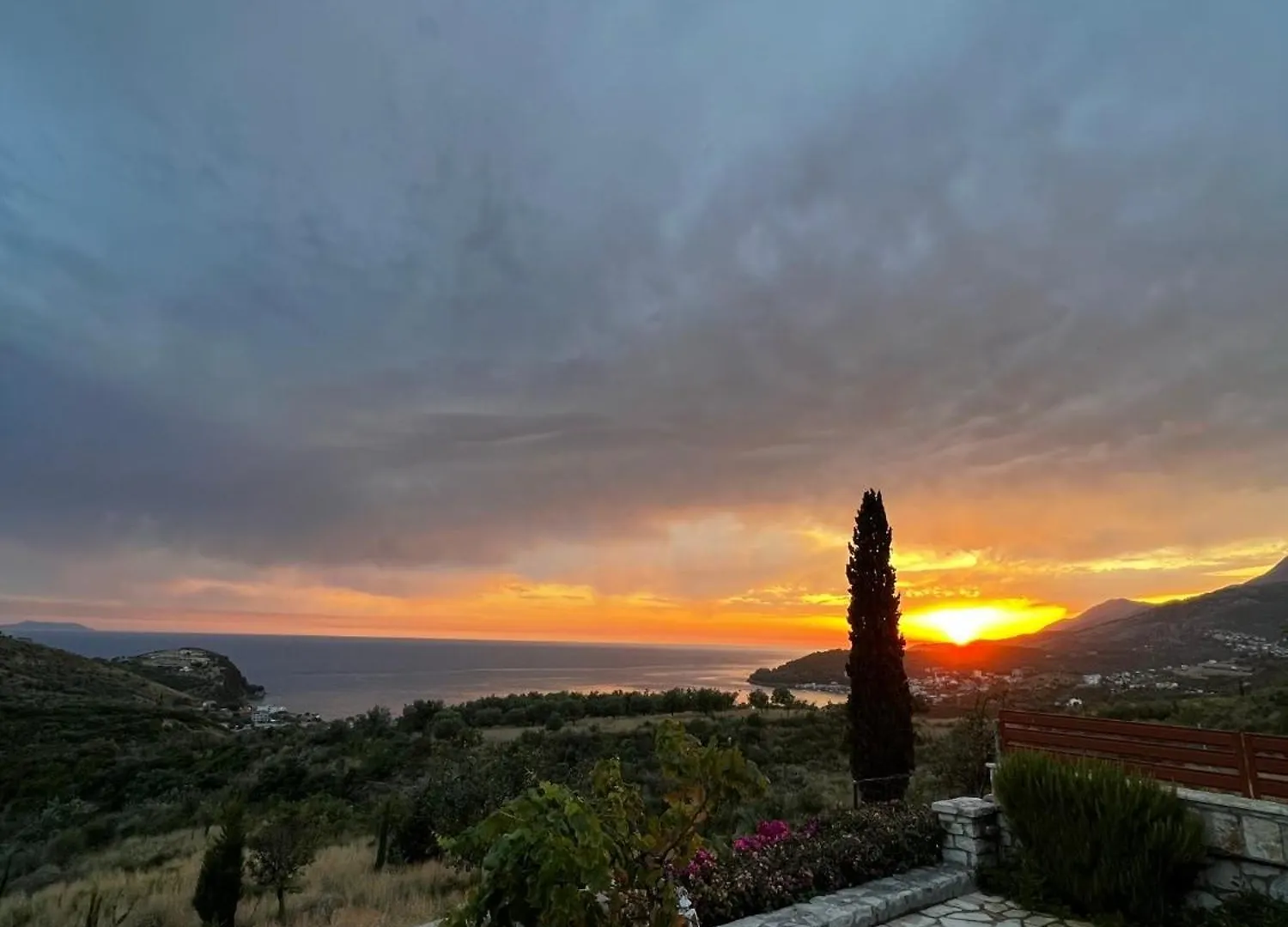 Yiannis & Victoria Villa Himare