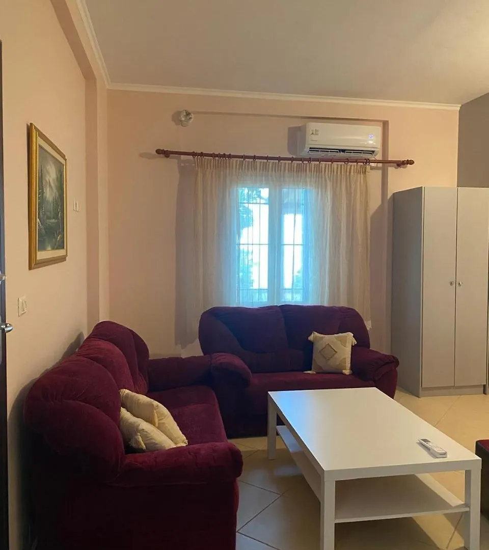 Yiannis & Victoria Villa Himare 0*,  Albania