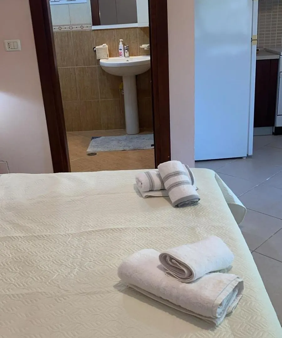 Yiannis & Victoria Villa Himare Apartment