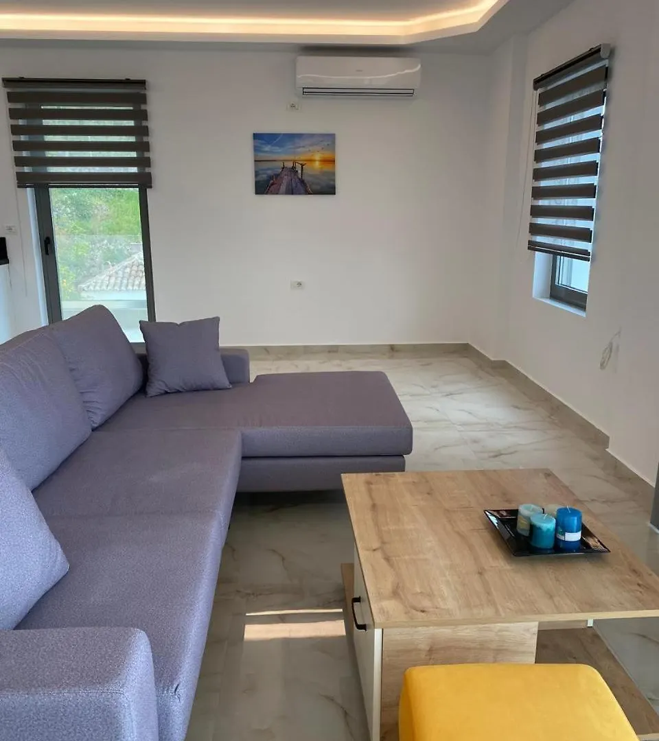 Yiannis & Victoria Villa Himare Albania