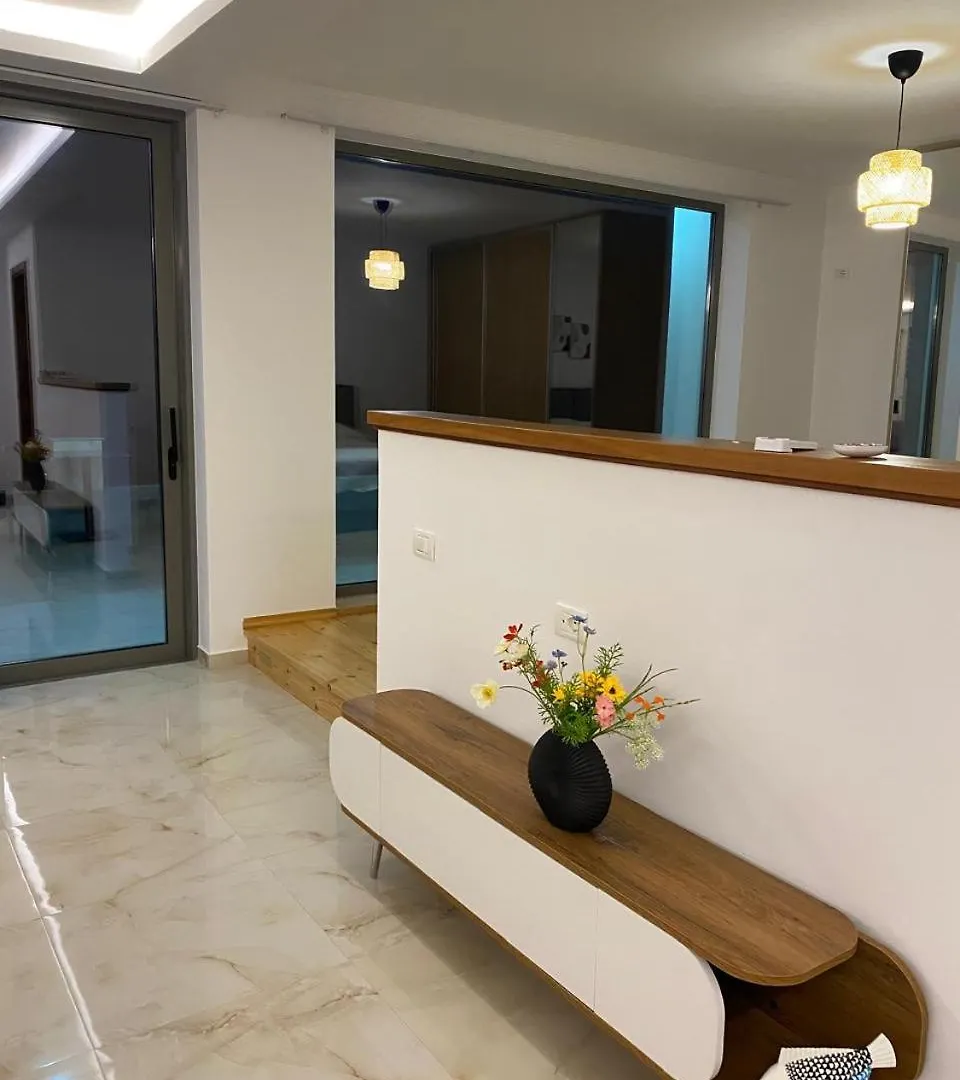 Yiannis & Victoria Villa Himare 0*,